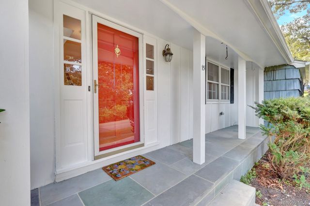 15 Tobi Lane, East Setauket, NY 11733