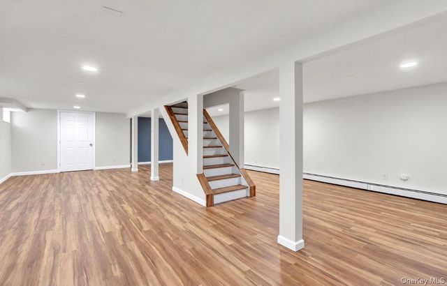 15 Tobi Lane, East Setauket, NY 11733