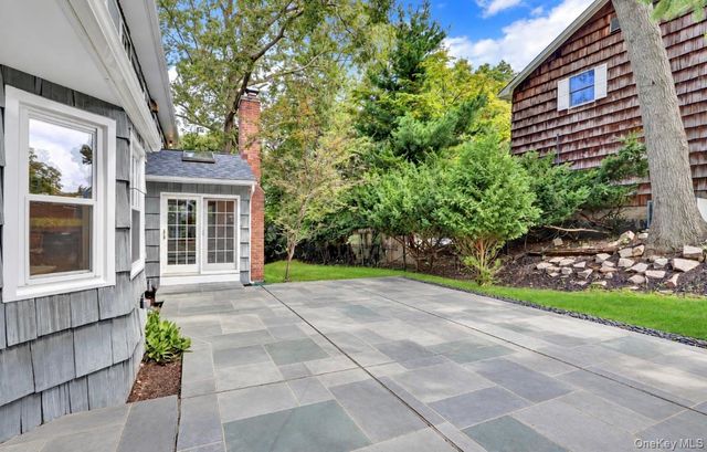 15 Tobi Lane, East Setauket, NY 11733