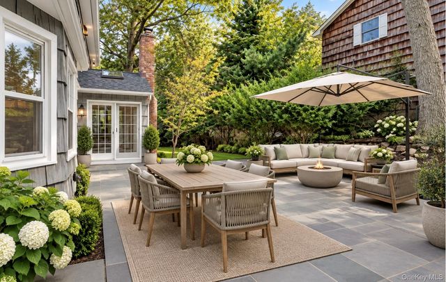 15 Tobi Lane, East Setauket, NY 11733