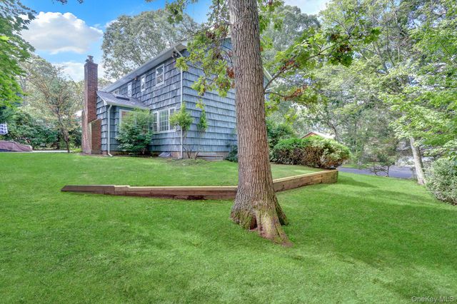 15 Tobi Lane, East Setauket, NY 11733