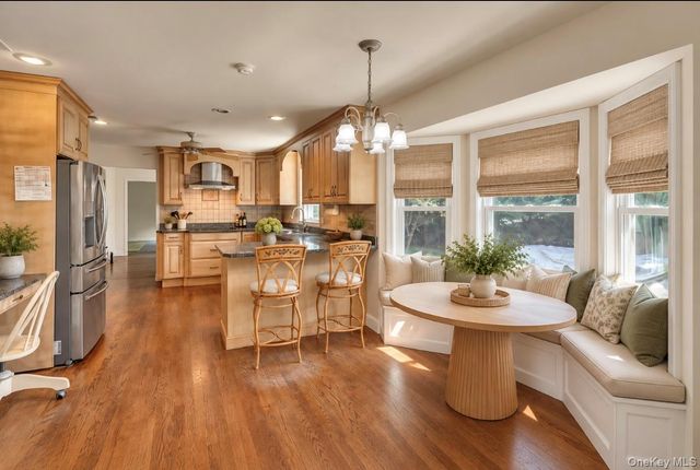 15 Tobi Lane, East Setauket, NY 11733