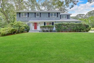 15 Tobi Lane, East Setauket, NY 11733