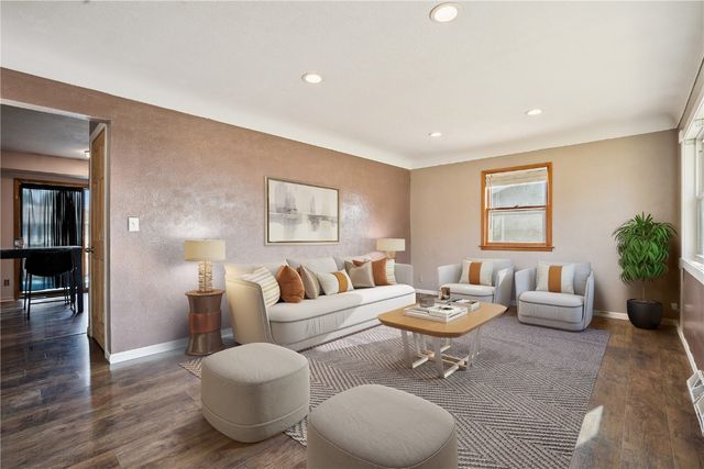 3030 18th Ave, Marion, IA 52302