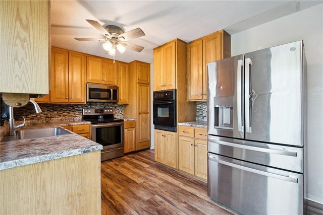 3030 18th Ave, Marion, IA 52302