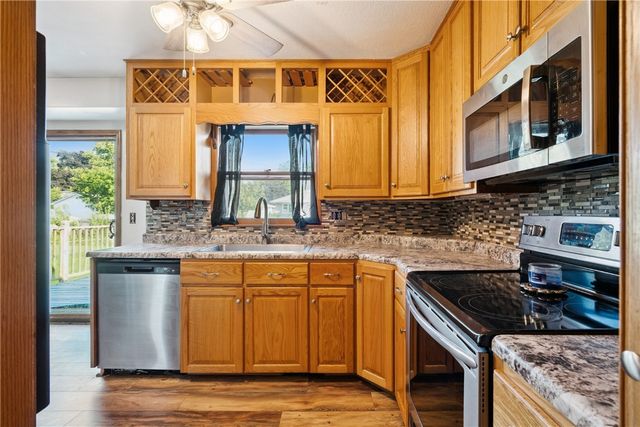 3030 18th Ave, Marion, IA 52302