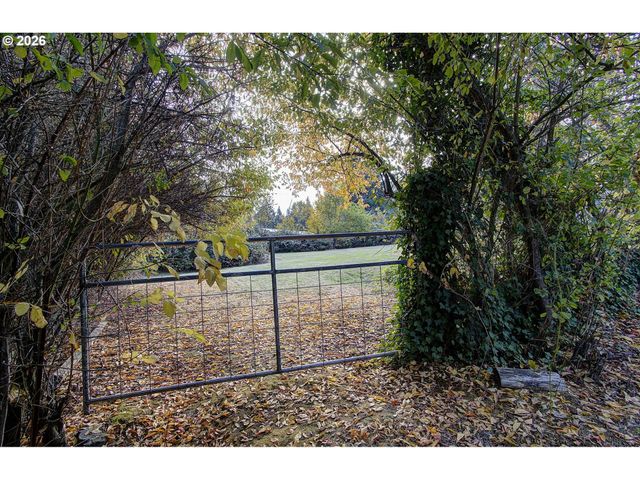 17924 S FORSYTHE Rd, Oregon City, OR 97045