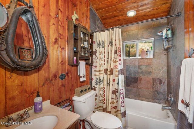 12348 N WOODLAND BEACH DR, Hauser, ID 83854