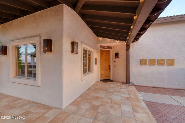 4185 S Manolito Drive, Green Valley, AZ 85622