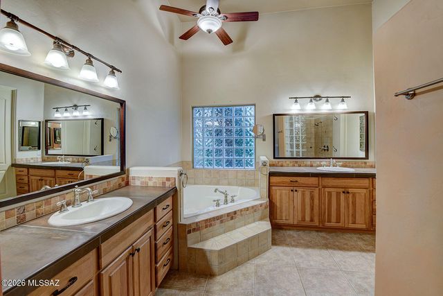 4185 S Manolito Drive, Green Valley, AZ 85622