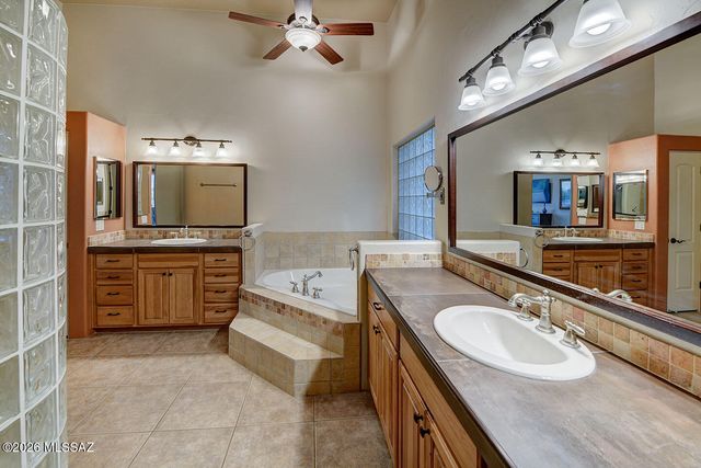 4185 S Manolito Drive, Green Valley, AZ 85622