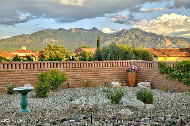 4185 S Manolito Drive, Green Valley, AZ 85622