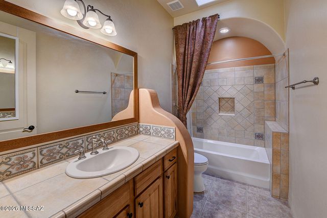 4185 S Manolito Drive, Green Valley, AZ 85622