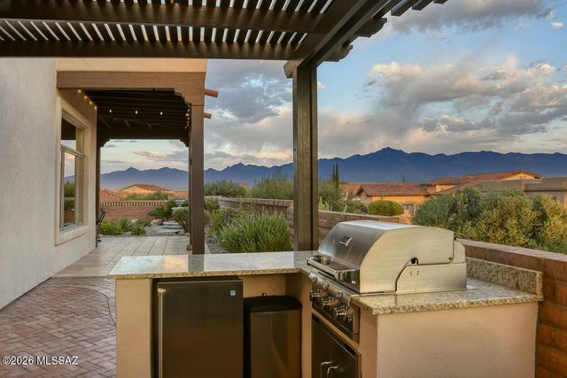 4185 S Manolito Drive, Green Valley, AZ 85622