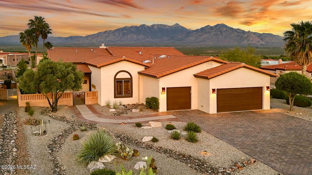 4185 S Manolito Drive, Green Valley, AZ 85622