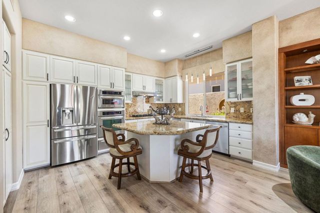 570 Mesa Grande Drive, Palm Desert, CA 92211