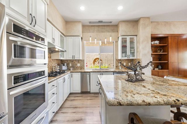 570 Mesa Grande Drive, Palm Desert, CA 92211