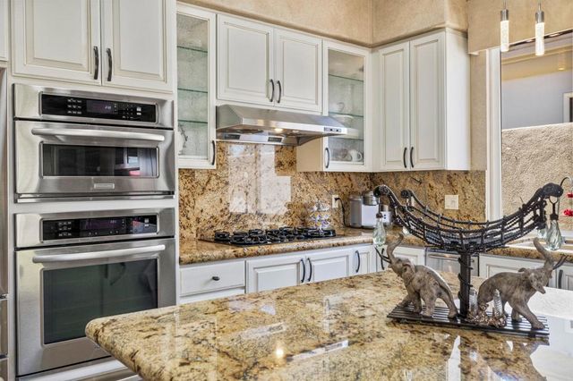 570 Mesa Grande Drive, Palm Desert, CA 92211