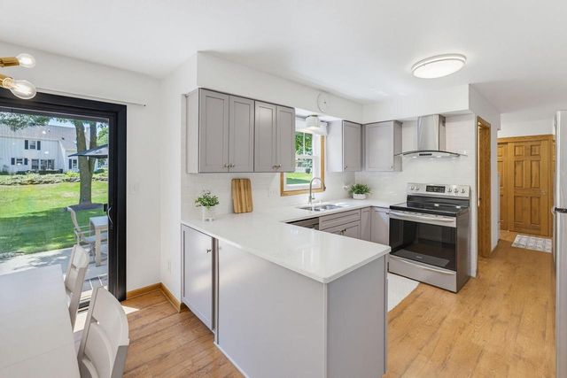 2021 Inverness DRIVE, Waukesha, WI 53186