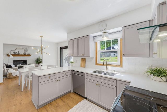 2021 Inverness DRIVE, Waukesha, WI 53186