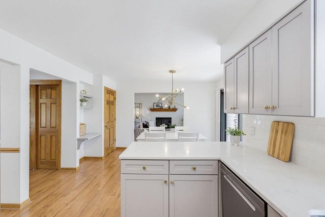 2021 Inverness DRIVE, Waukesha, WI 53186