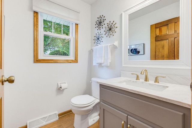 2021 Inverness DRIVE, Waukesha, WI 53186