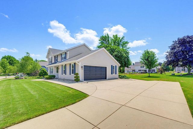 2021 Inverness DRIVE, Waukesha, WI 53186