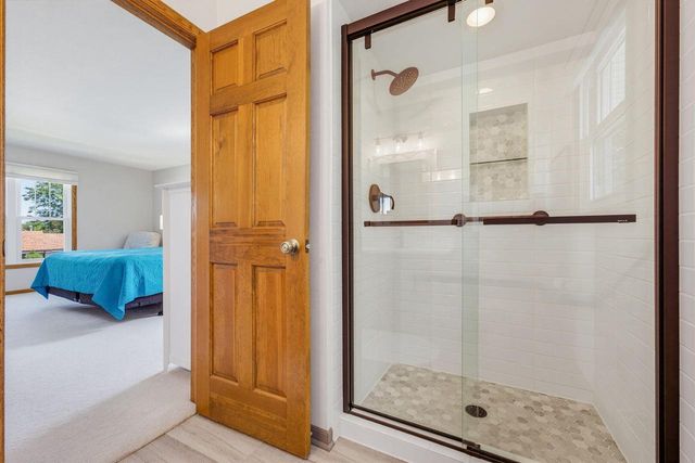 2021 Inverness DRIVE, Waukesha, WI 53186