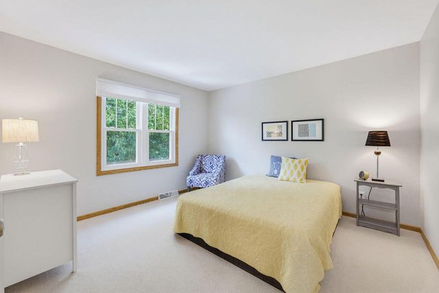 2021 Inverness DRIVE, Waukesha, WI 53186