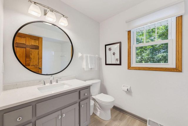 2021 Inverness DRIVE, Waukesha, WI 53186