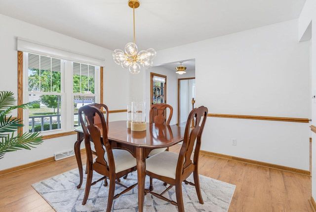 2021 Inverness DRIVE, Waukesha, WI 53186