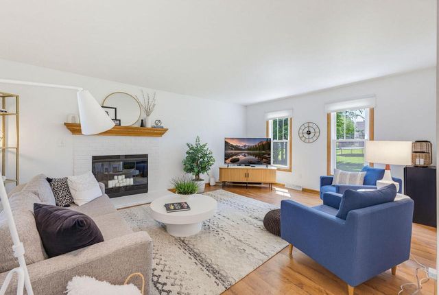 2021 Inverness DRIVE, Waukesha, WI 53186