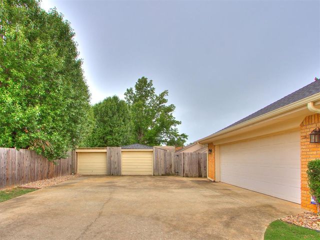 613 Inverness Court, Norman, OK 73072