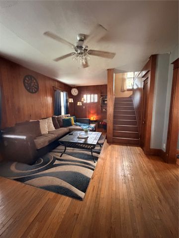1507 Hinkley Avenue NW, Cedar Rapids, IA 52405