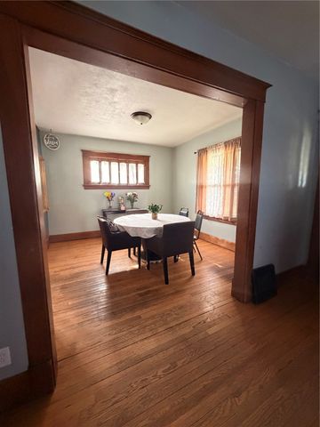 1507 Hinkley Avenue NW, Cedar Rapids, IA 52405