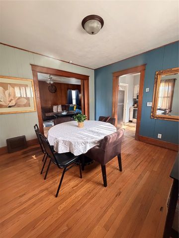 1507 Hinkley Avenue NW, Cedar Rapids, IA 52405