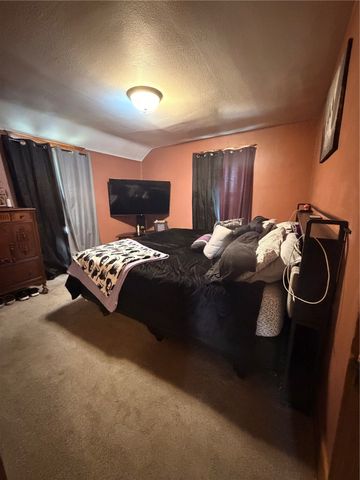 1507 Hinkley Avenue NW, Cedar Rapids, IA 52405
