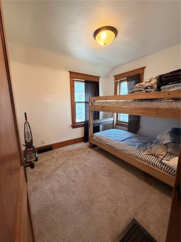 1507 Hinkley Avenue NW, Cedar Rapids, IA 52405