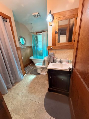 1507 Hinkley Avenue NW, Cedar Rapids, IA 52405