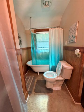1507 Hinkley Avenue NW, Cedar Rapids, IA 52405