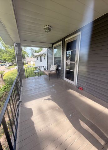 1507 Hinkley Avenue NW, Cedar Rapids, IA 52405