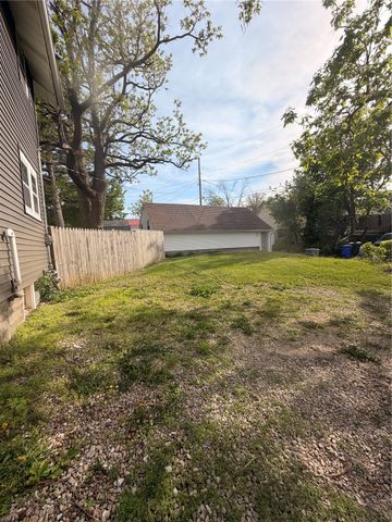 1507 Hinkley Avenue NW, Cedar Rapids, IA 52405