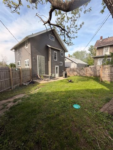 1507 Hinkley Avenue NW, Cedar Rapids, IA 52405