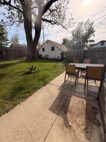 1507 Hinkley Avenue NW, Cedar Rapids, IA 52405