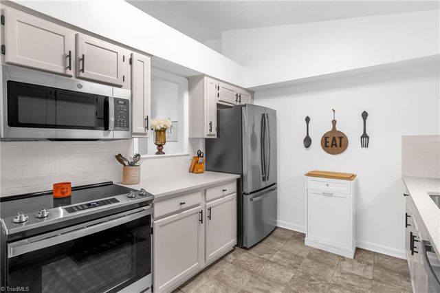 7123 W Friendly Avenue F, Greensboro, NC 27410