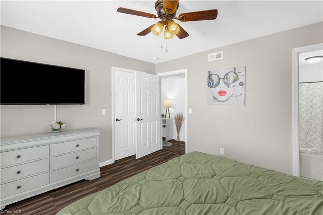 7123 W Friendly Avenue F, Greensboro, NC 27410