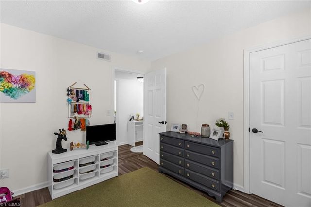 7123 W Friendly Avenue F, Greensboro, NC 27410