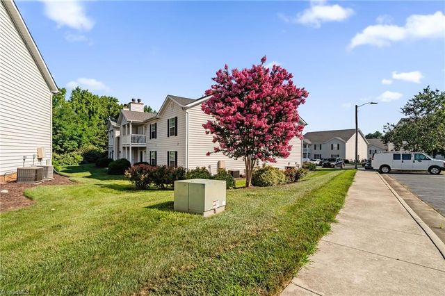 7123 W Friendly Avenue F, Greensboro, NC 27410
