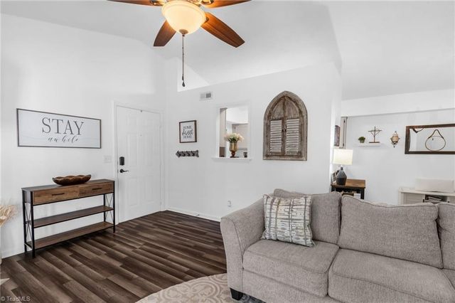 7123 W Friendly Avenue F, Greensboro, NC 27410