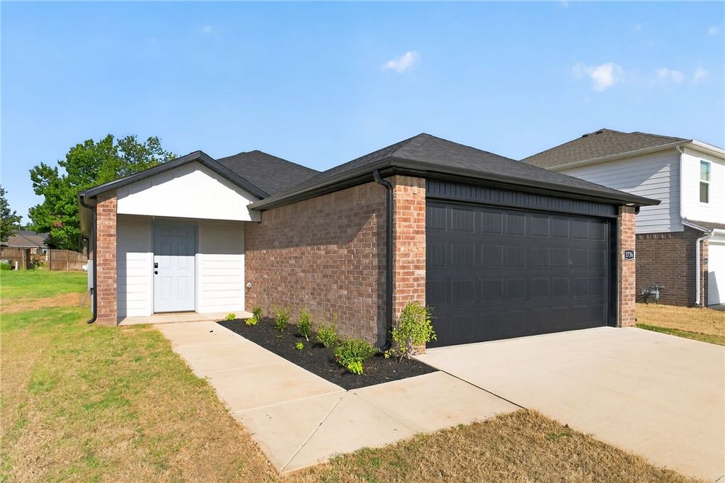 1990 Thelma Street, Springdale, AR 72762